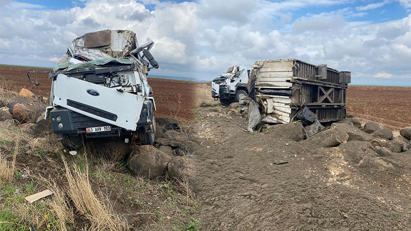 Siverek-Hilvan kara yolunda kamyon kazası: Sürücü ağır yaralandı
